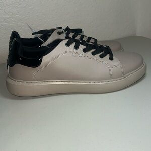 KARL LAGERFELD PARIS NEW, size 13M, very comfy, last one!